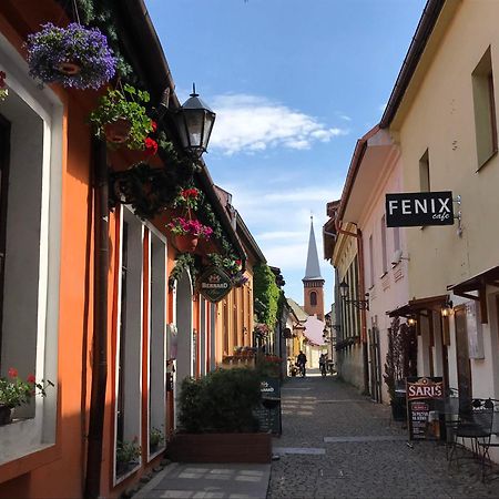 E2 Luxury Oldtown Apt - 2X Parking, Foodstore, Pcscreen, Netflix, Unlimited Music, Crib, Babychair, Fastwifi, Aircon Кошице Экстерьер фото