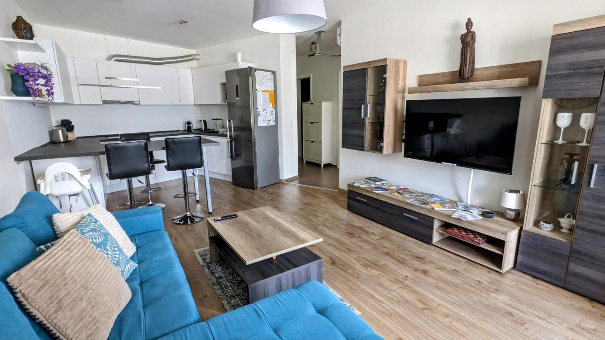 E2 Luxury Oldtown Apt - 2X Parking, Foodstore, Pcscreen, Netflix, Unlimited Music, Crib, Babychair, Fastwifi, Aircon Кошице Экстерьер фото
