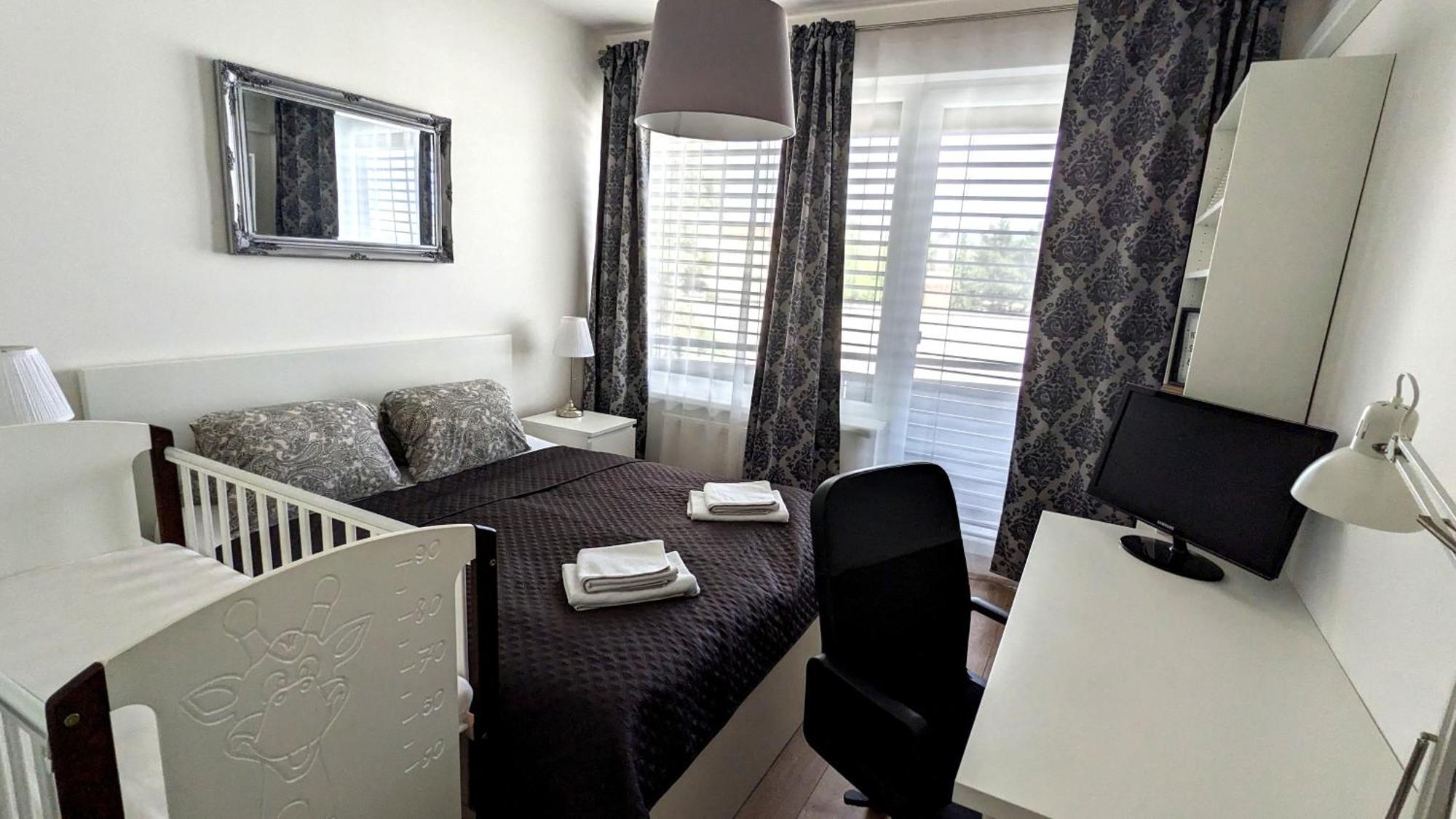 E2 Luxury Oldtown Apt - 2X Parking, Foodstore, Pcscreen, Netflix, Unlimited Music, Crib, Babychair, Fastwifi, Aircon Кошице Экстерьер фото