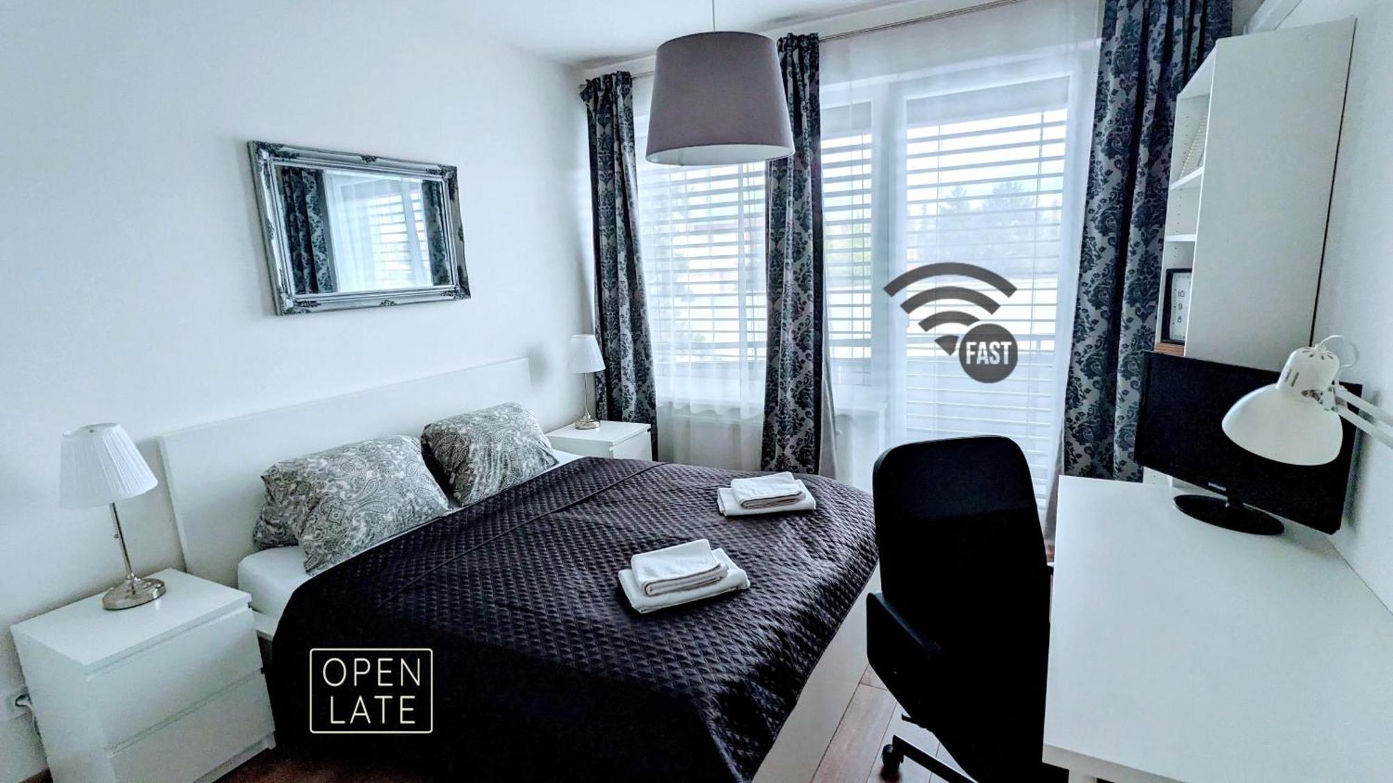 E2 Luxury Oldtown Apt - 2X Parking, Foodstore, Pcscreen, Netflix, Unlimited Music, Crib, Babychair, Fastwifi, Aircon Кошице Экстерьер фото
