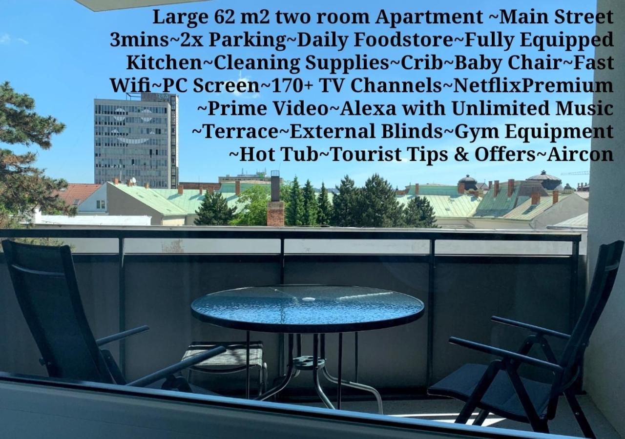 E2 Luxury Oldtown Apt - 2X Parking, Foodstore, Pcscreen, Netflix, Unlimited Music, Crib, Babychair, Fastwifi, Aircon Кошице Экстерьер фото